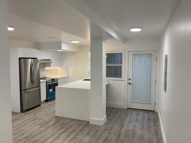 Building Photo - 670 Lombard St Rental