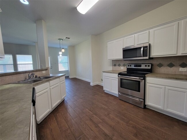 Photo - 1028 Utopia Ln