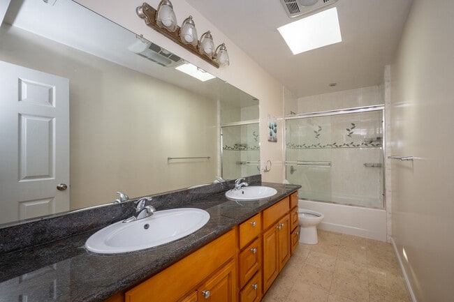 Photo - 483 Monterey Blvd