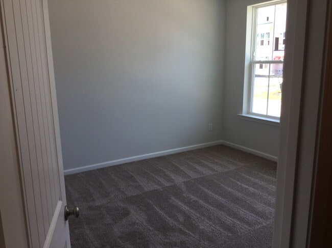1st floor bedroom - 208 Hickory Plains Rd