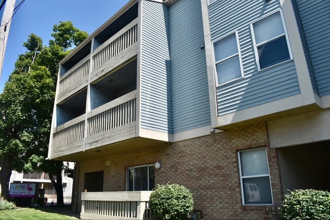 Building Photo - 813 W Springfield Rental