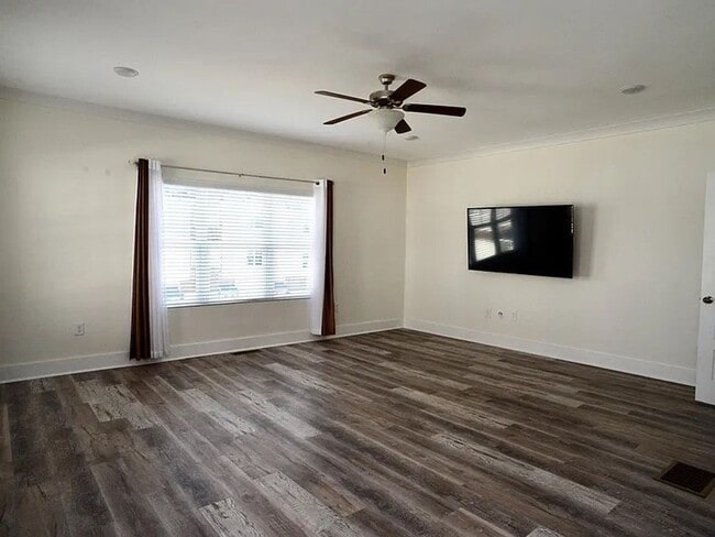 Photo - 2008 Ocean Dr NW