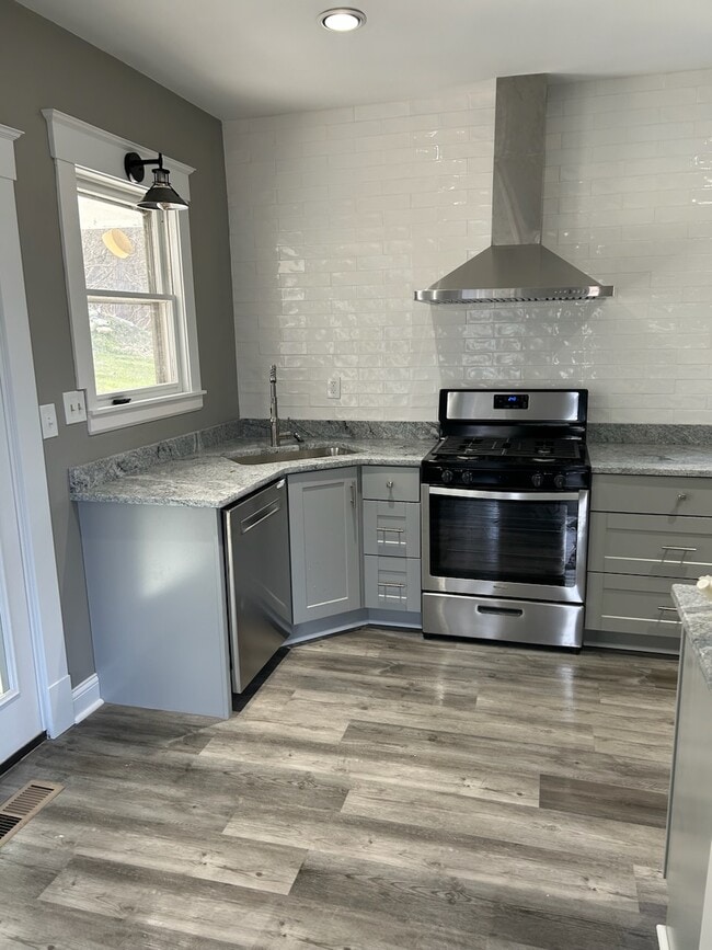 Photo - 2303 Center St