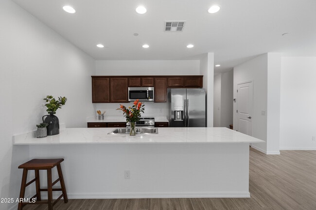 Building Photo - 2842 E Tracy Ln