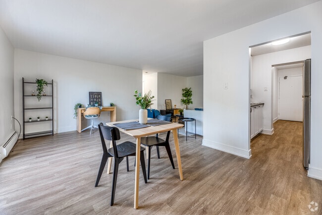 2BR, 1BA - Living Room - 520-560 Mornington Avenue