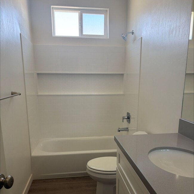 Photo - 211 H St Unidad 211 H st