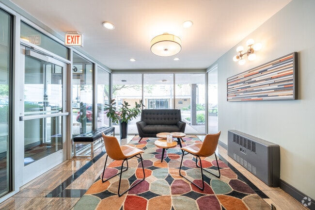 Photo - Sheridan Lake - 6401 N Sheridan Rd