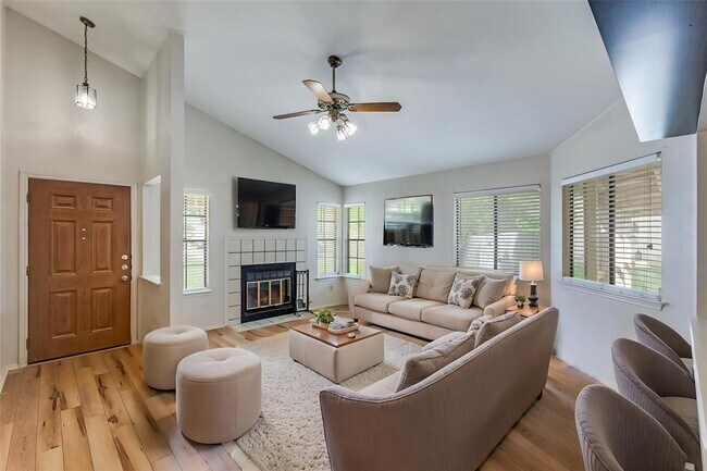 1121 Peggotty Pl
