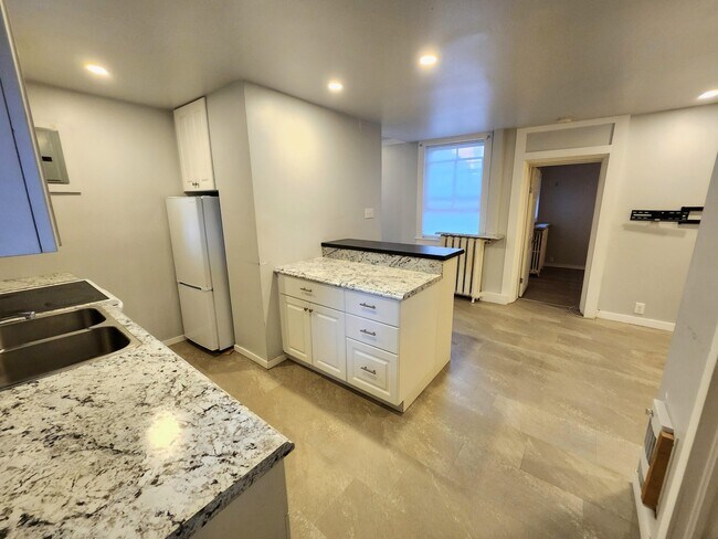 Photo - 196 King St E Unit 3