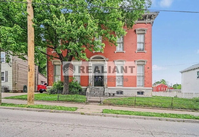 Building Photo - 716 Lewis St Unit Apartment 2