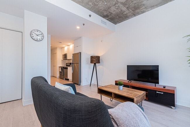 Photo - 100 Boul. de Maisonneuve E Unit SI ID1261808P