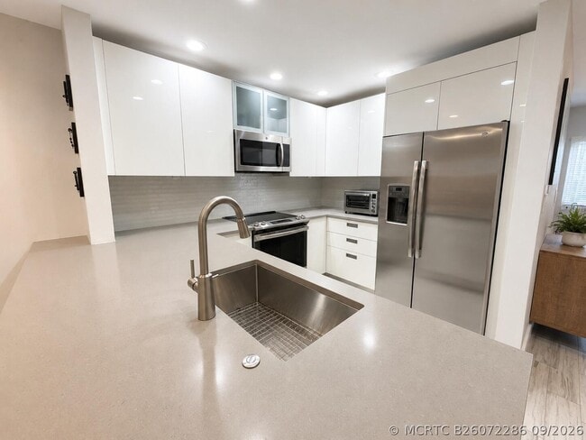 3900 NE 18th Ave