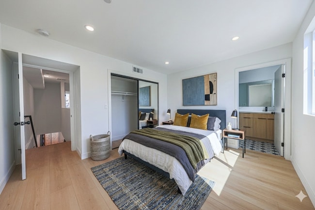 Photo - 2010 S Dunsmuir Ave Unit 2012 1/2