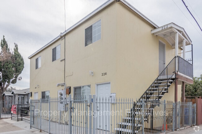 Building Photo - 3 Bedroom, 1 Bath Apartment close to every... Unit 222 28th Street