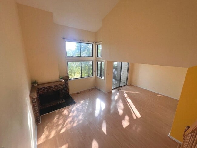 Photo - 823 Gladstone Dr