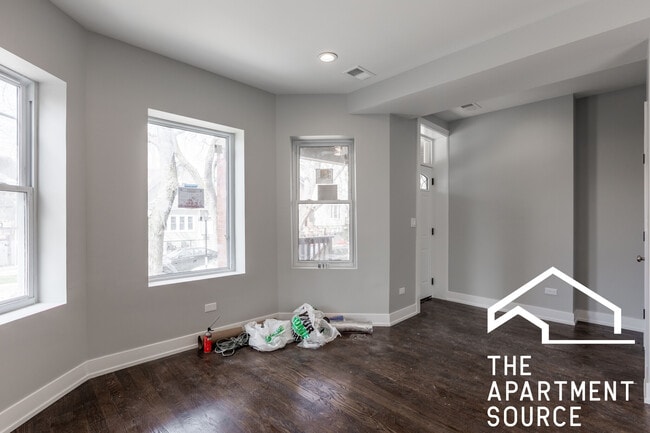 Photo - 3135 N Oakley Ave Unit 2