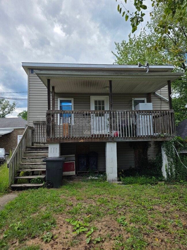 Building Photo - 419 1/2 Walnut Ave