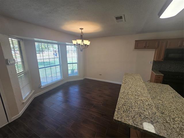 Photo - 508 Tarragon Ln