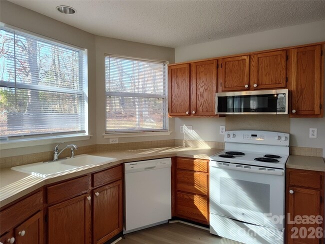 Photo - 10000 Dunfries Rd