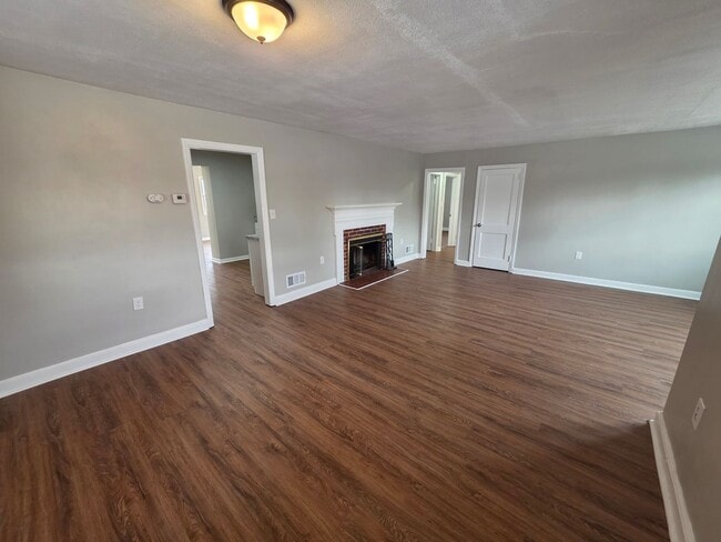 Photo - 8 W Chestnut Hill Rd