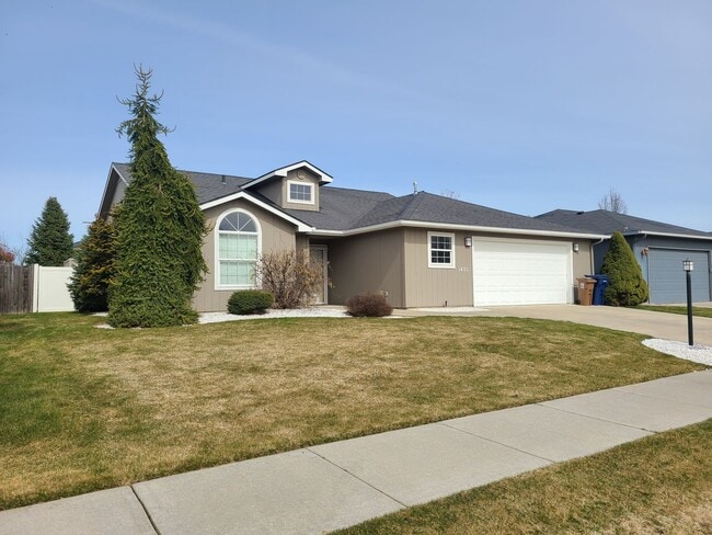 Building Photo - $2,100 - 2 Bed / 2 Beautiful House in Nort...