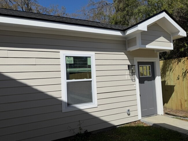 Building Photo - 3917 Crane St