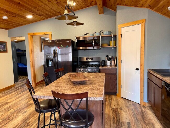 Photo - 2154 Twin Springs Rd Unit Twin Springs Apartment
