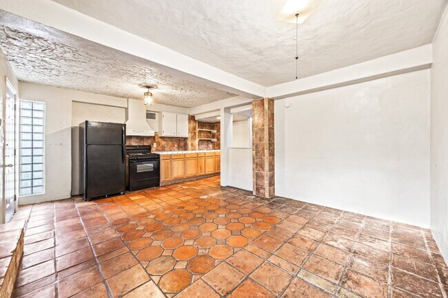 Photo - Charming 2-bedroom, 1-bath home $500 OFF R... Unit Apt #2