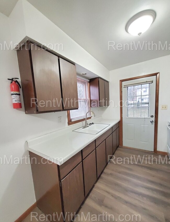 Photo - 1644-1646 E Mitchell Ave Unit 1646