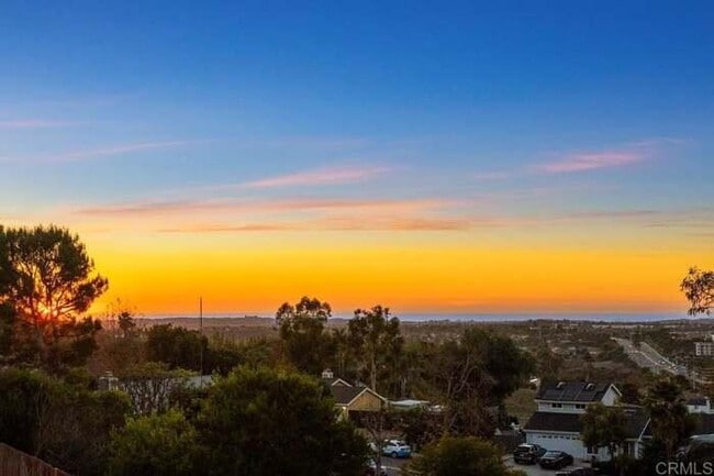 Building Photo - 874 S Rancho Santa Fe Rd Unit B