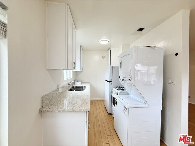 Photo - 630 Westbourne Dr Unit A