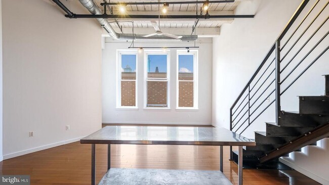 Building Photo - 1027 Arch St Unit 407 Rental