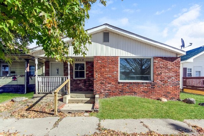 Building Photo - Freshly Renovated & Ready for You — Cozy 1 Bedroom Duplex (Voucher Friendly!)