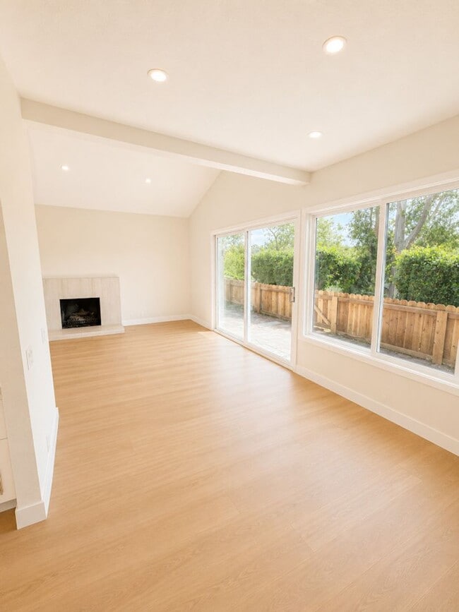 Photo - Beautifully Renovated 3BD/2BA Home in the Highly Desirable Pelican Way Community!