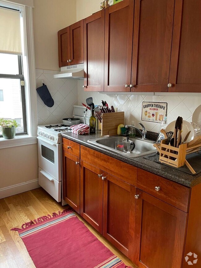 Building Photo - 76 Quint Ave Unit 3 Rental