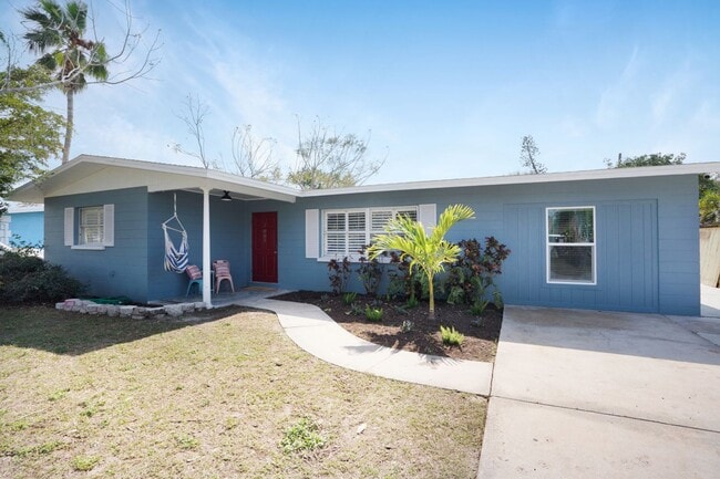 Building Photo - Furnished Chic Monthly Rental Home in Bradenton, FL VACA or Short Term