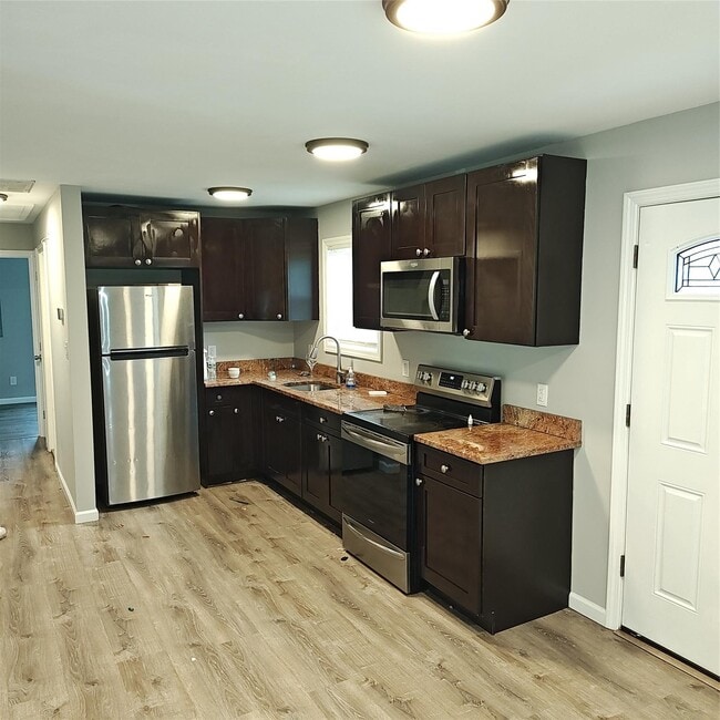 Photo - 520 Bourdois Ave