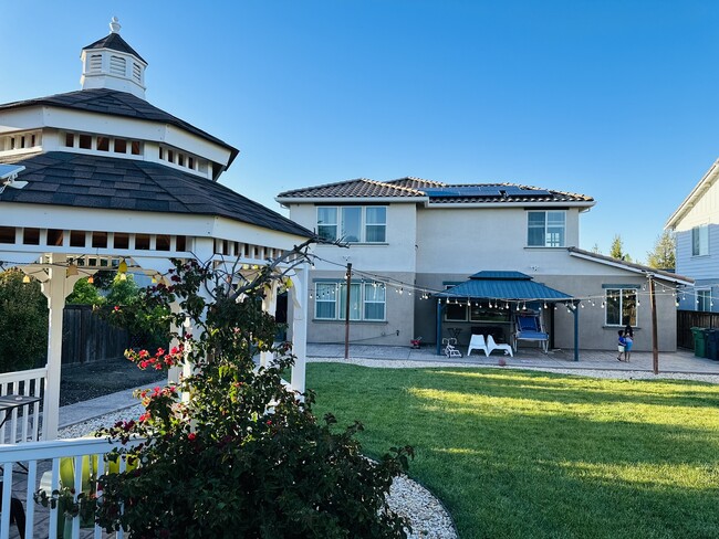 Photo - 486 Glenbrook Dr