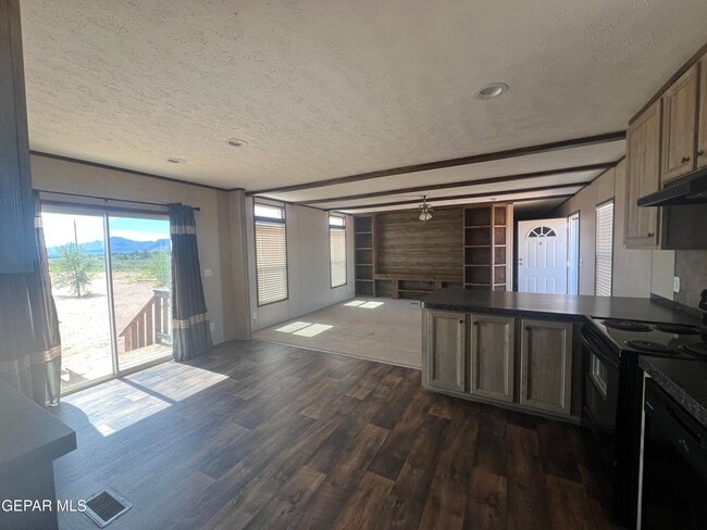 Photo - 284 E Wicker Rd