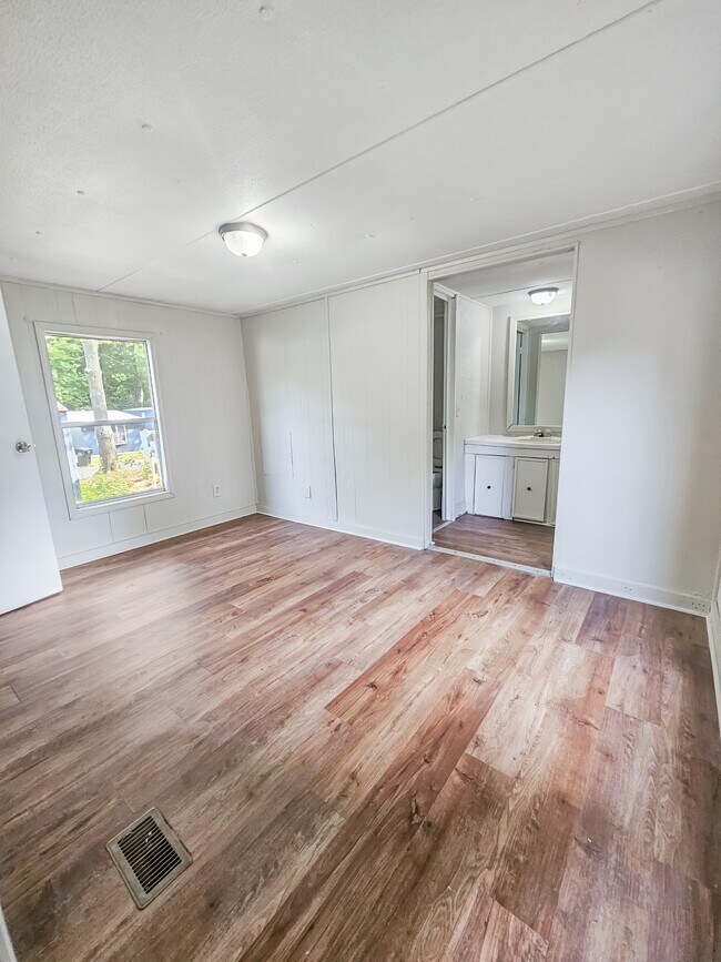 Photo - 412 McElhaney Rd