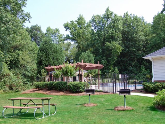 Picnic and Grilling Areas - Walden Pointe Apartments