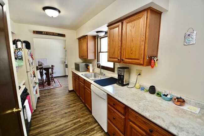 Photo - 716 St Johns Dr