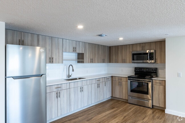 Tropical Pointe 2 BR, 2 BA