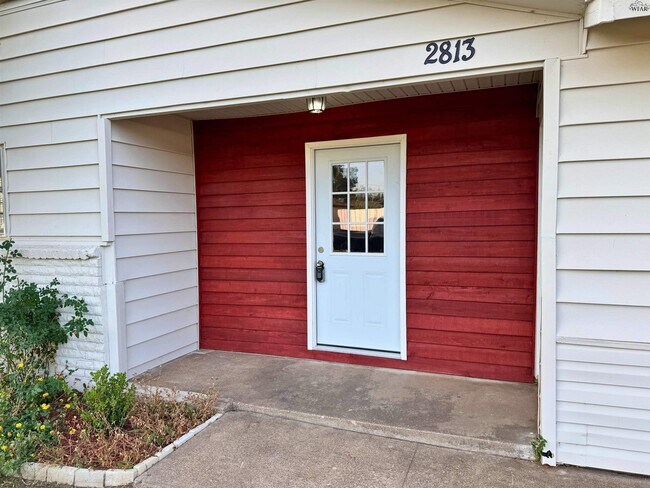 Photo - 2813 Roanoke Dr
