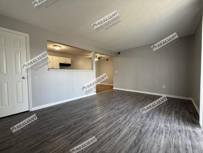 908 Amhurst Dr