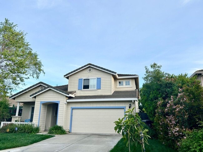 Building Photo - Stunning 5+ Bedroom Morrison Home with Resort-Style Pool | Fall Rental Near UC Davis