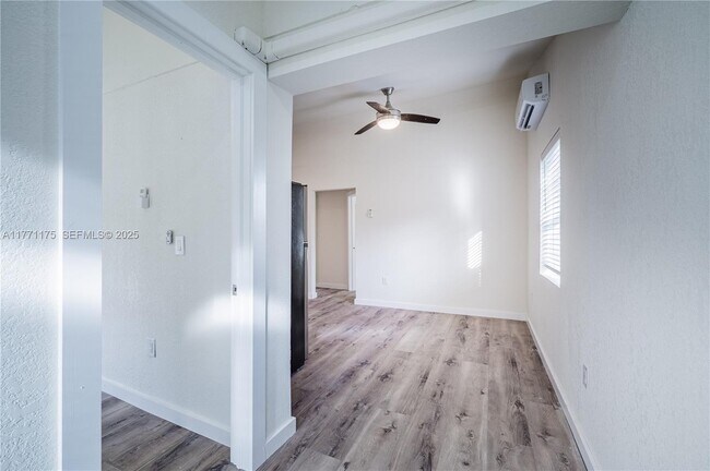 Photo - 4504 Oakley St Unit B