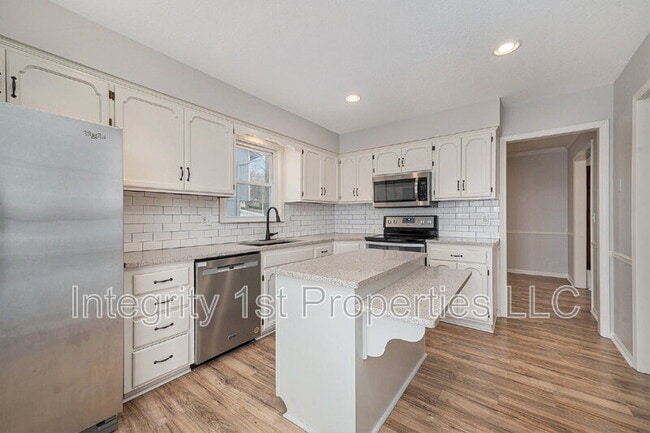 Photo - 6410 NW Hilldale Dr