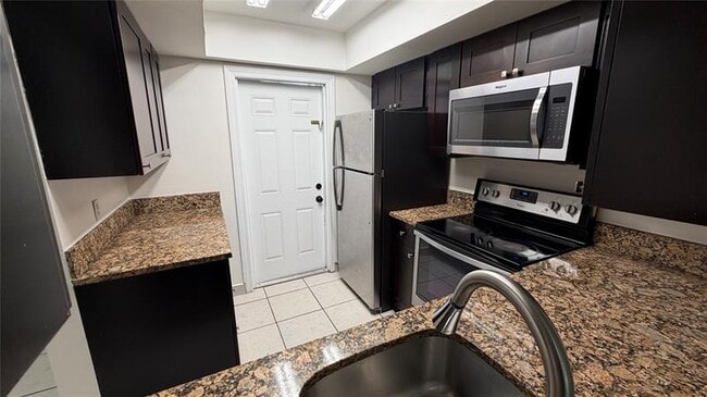 Building Photo - 4061 NW 9th Ave Unit 105