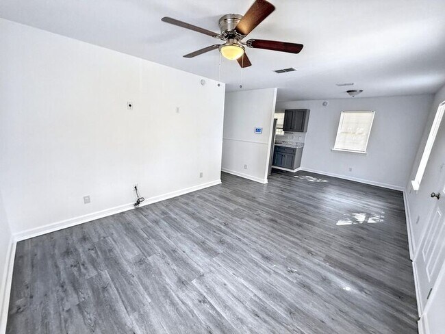 Photo - 717 Dublin Ave